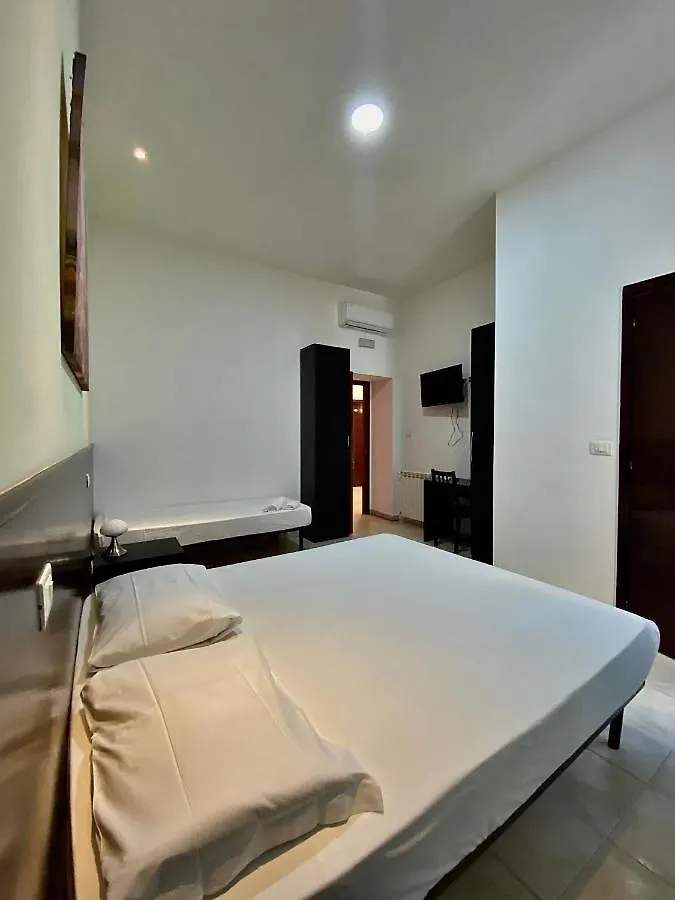 Гостевой дом Rome Termini Rooms 4