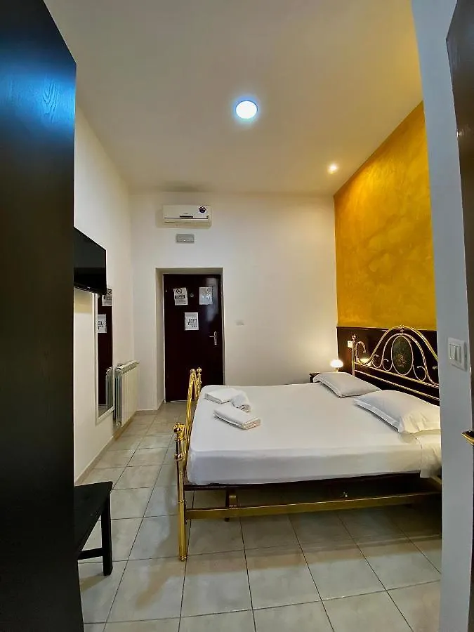 Rome Termini Rooms 4 0*,  Италия